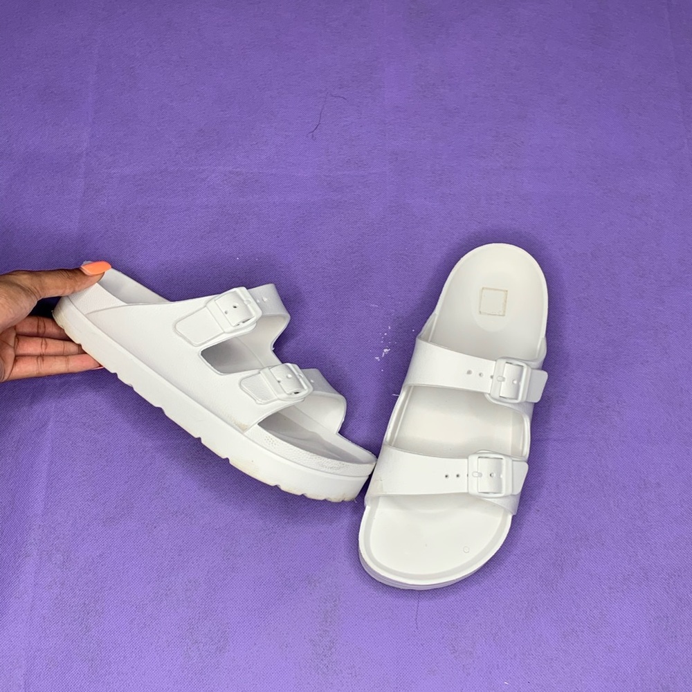 White platform sandal